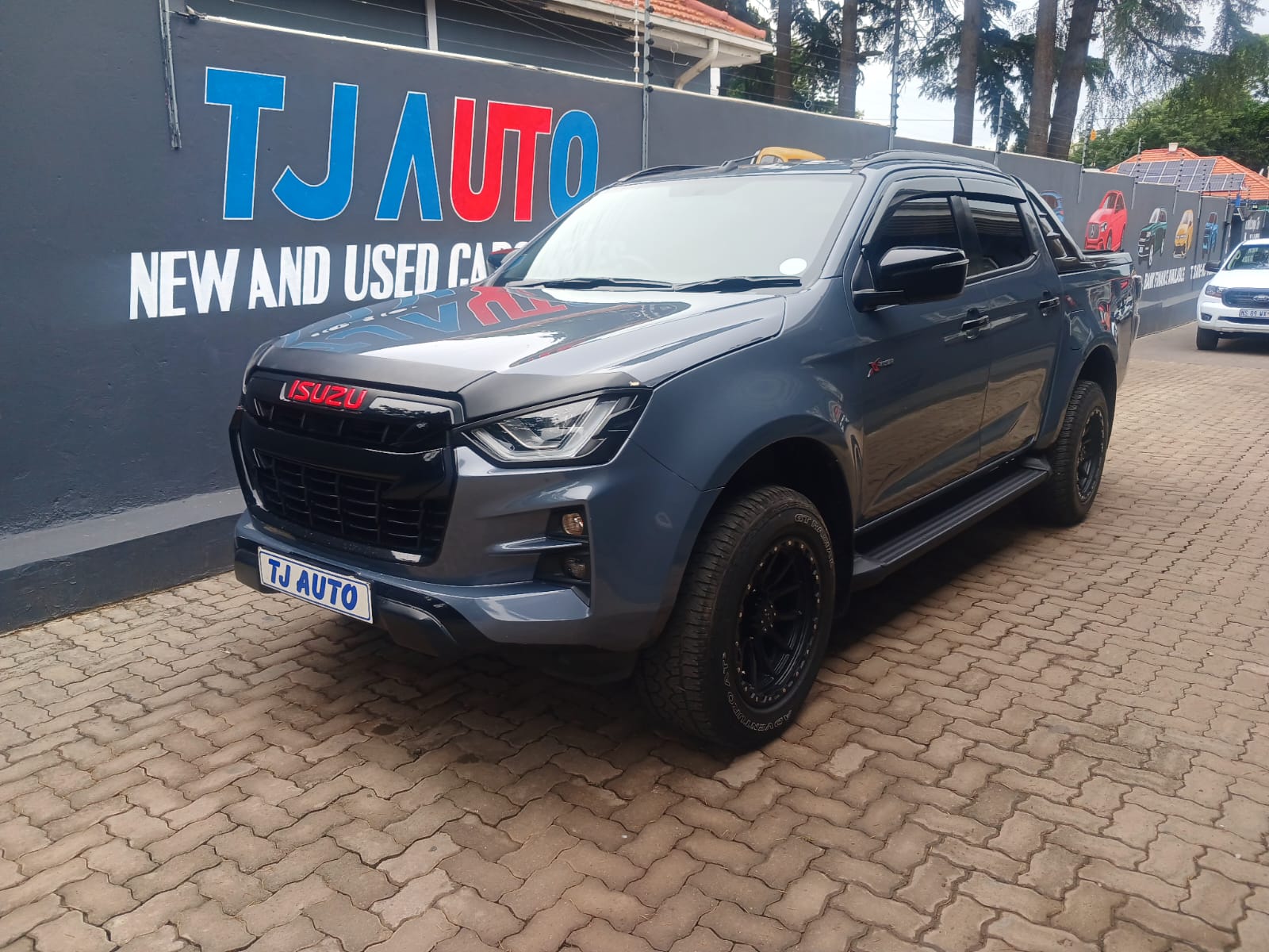 Read more about the article 2025 ISUZU D-MAX 1.9TD DOUBLE CAB LS X-RIDER AUTO