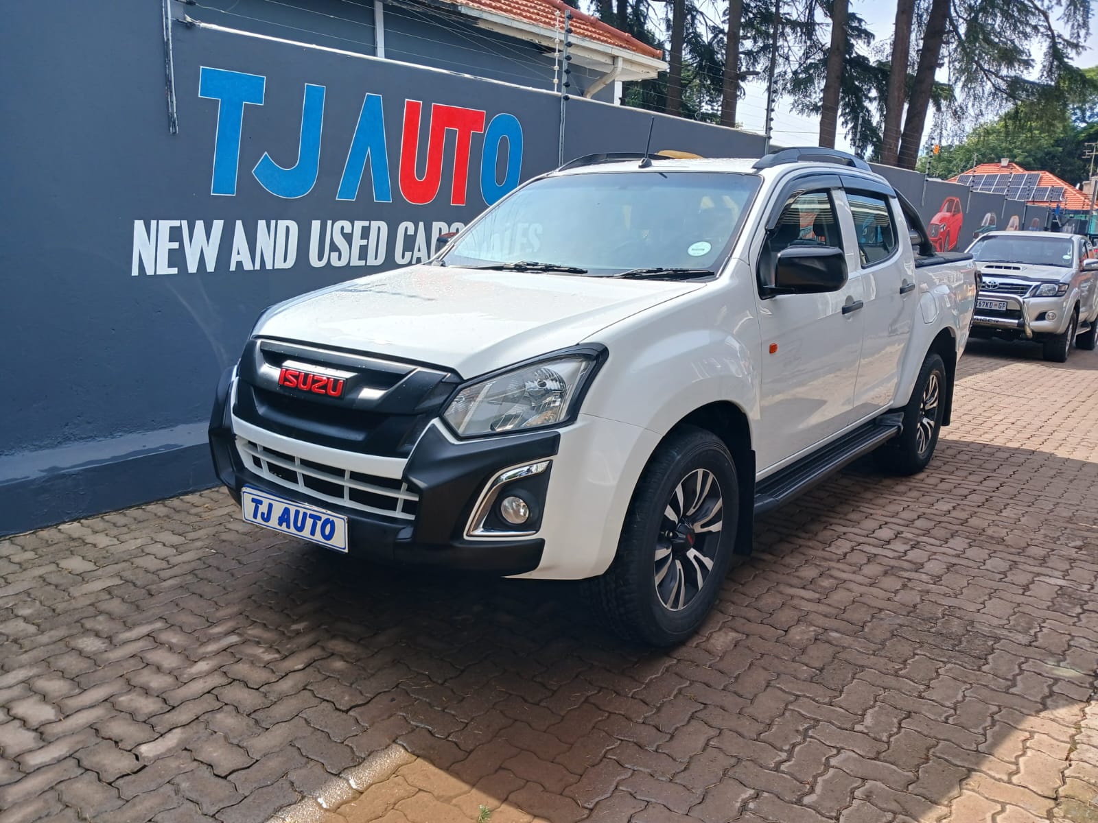 Read more about the article 2018 ISUZU KB 250D-Teq DOUBLE CAB HI-RIDER