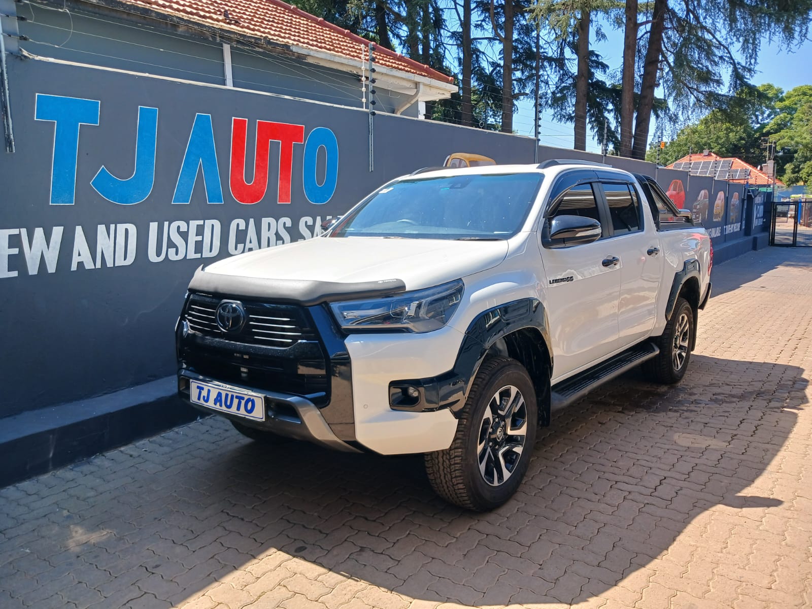 Read more about the article 2025 TOYOTA HILUX 2.8GD-6 DOUBLE CAB 4×4 LEGEND 55
