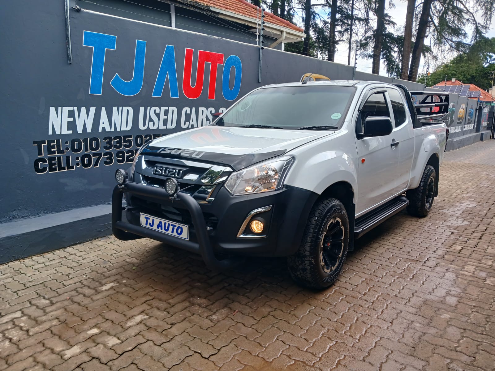 Read more about the article 2017 ISUZU KB 250D-Teq EXTENDED CAB HI-RIDER