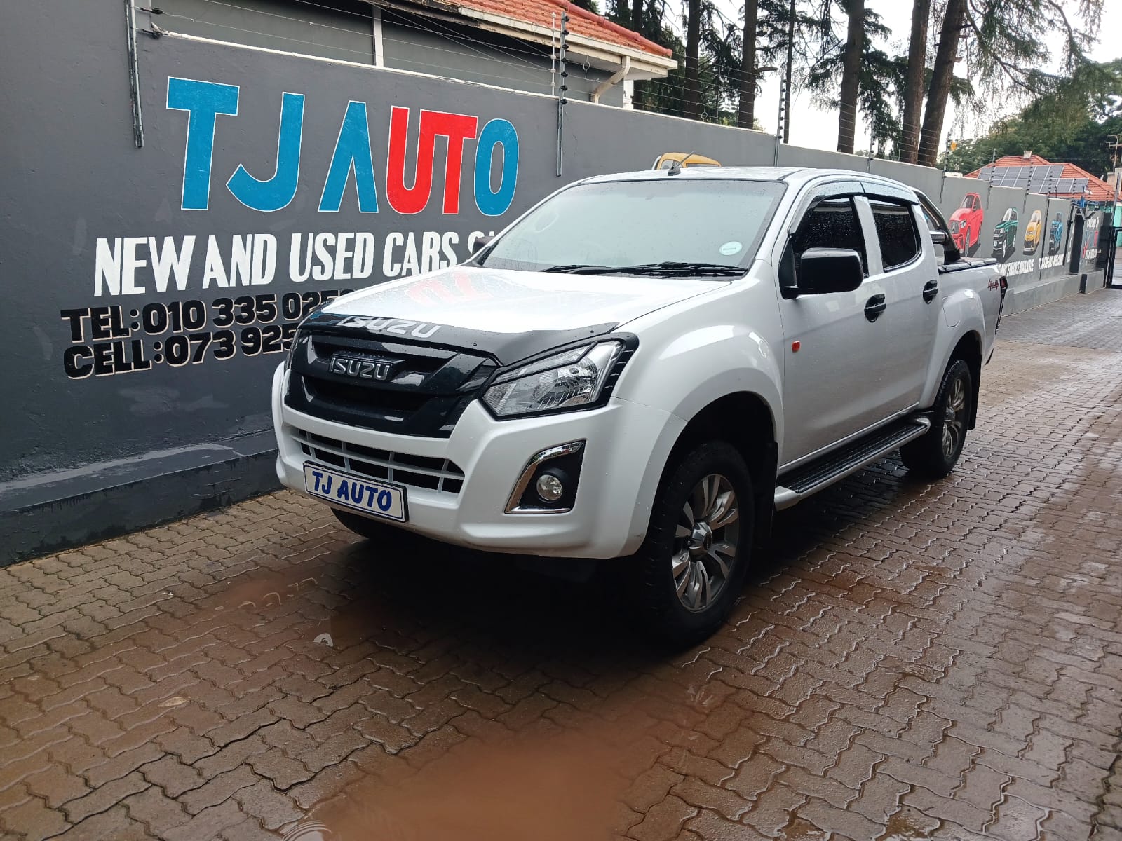 Read more about the article 2021 ISUZU D-Max 250 DOUBLE CAB 4×4 HI-RIDE