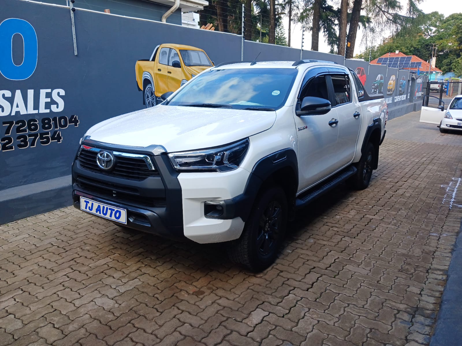 Read more about the article 2023 TOYOTA HILUX 2.4GD-6 DOUBLE CAB RAIDER AUTO